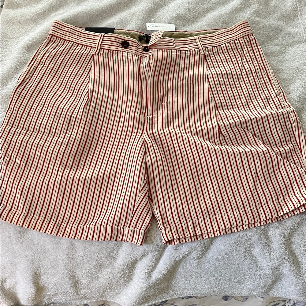 Banana Republic Men’s 7” Red and White Striped Shorts